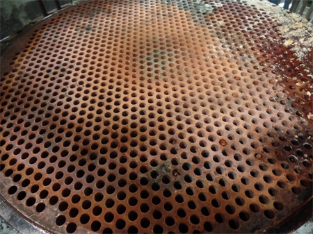 釜顶冷凝器清洗前