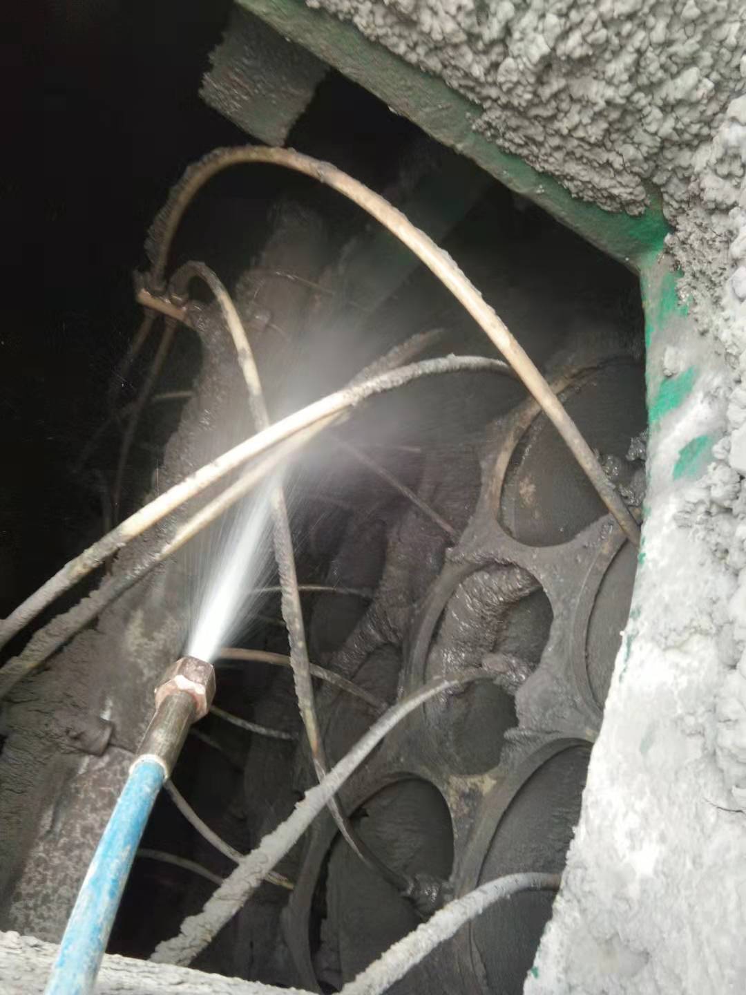 除雾器前后清洗